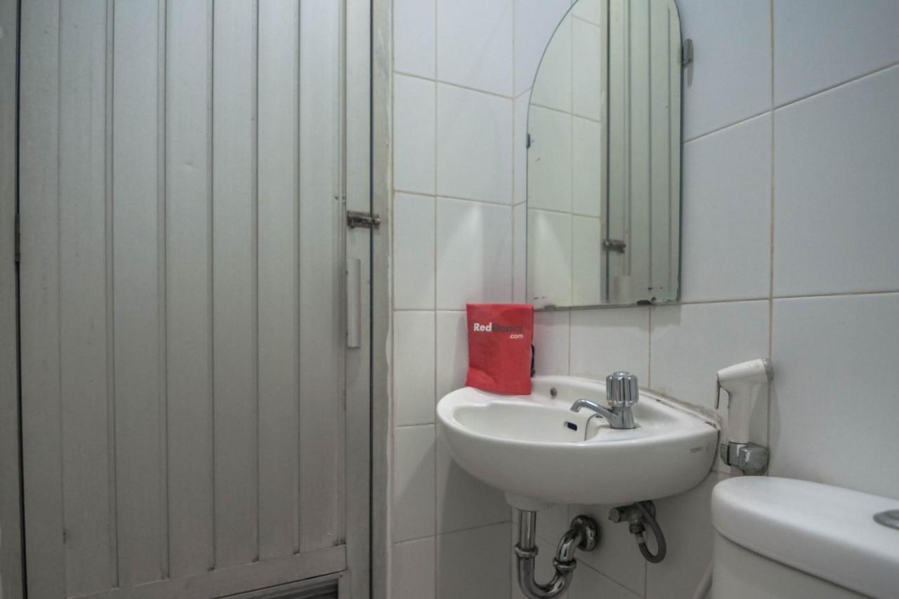 Reddoorz Near Rs Husada Jakarta Exterior photo