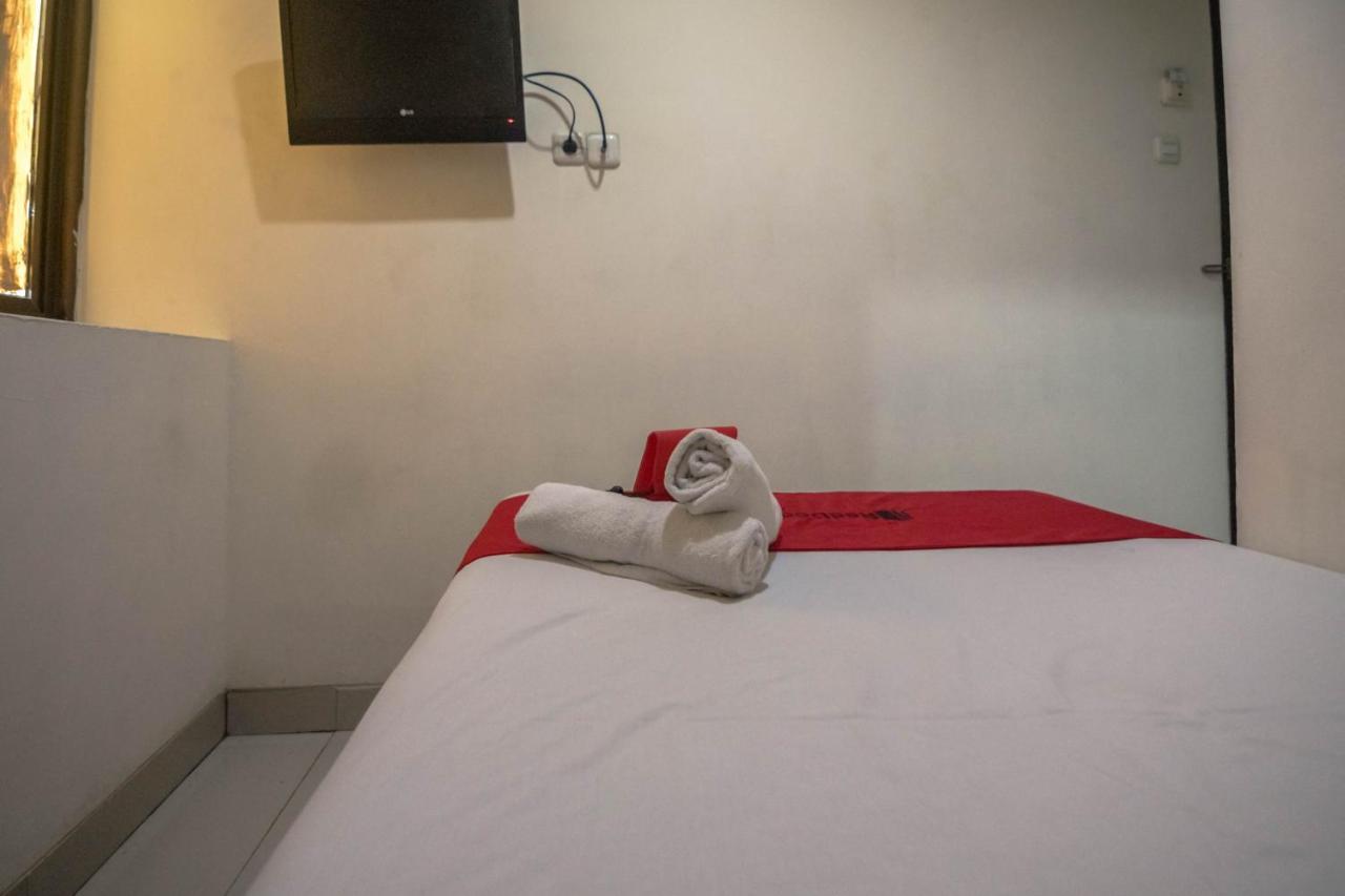 Reddoorz Near Rs Husada Jakarta Exterior photo