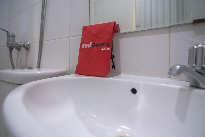 Reddoorz Near Rs Husada Jakarta Exterior photo